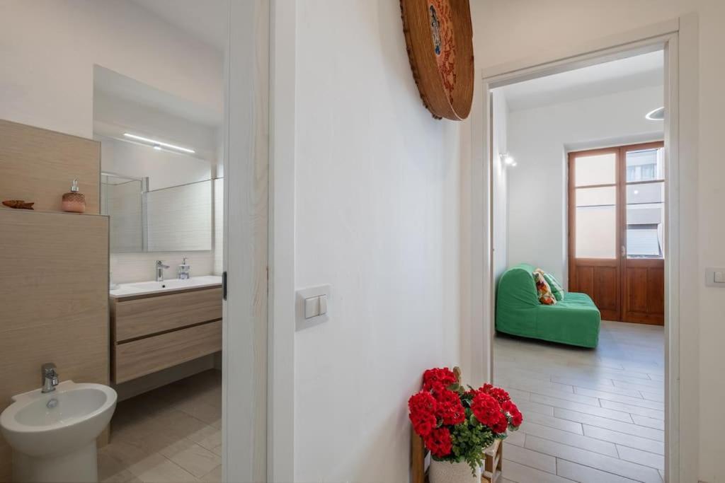 Casa Ofride -Centro-Poetto 10 Min-Wi-Fi-Netflix Apartamento Cagliari Exterior foto